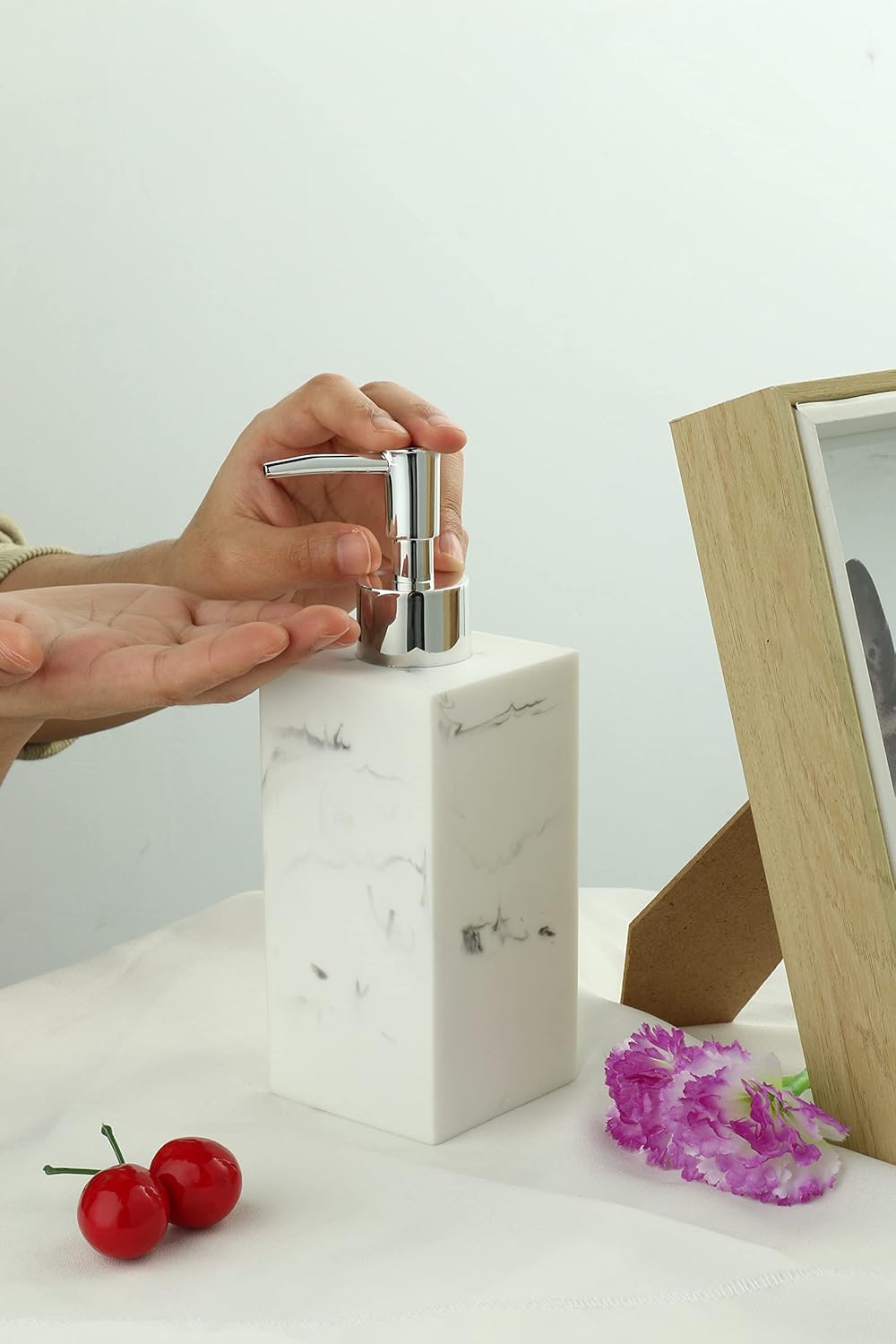 Resin Manual Soap Dispenser - GENDLTHIJ Fashion Resin Marble Soap Bottle Lightweight Bathroom Soap Dispenser for Countertop - Not Easy to Break