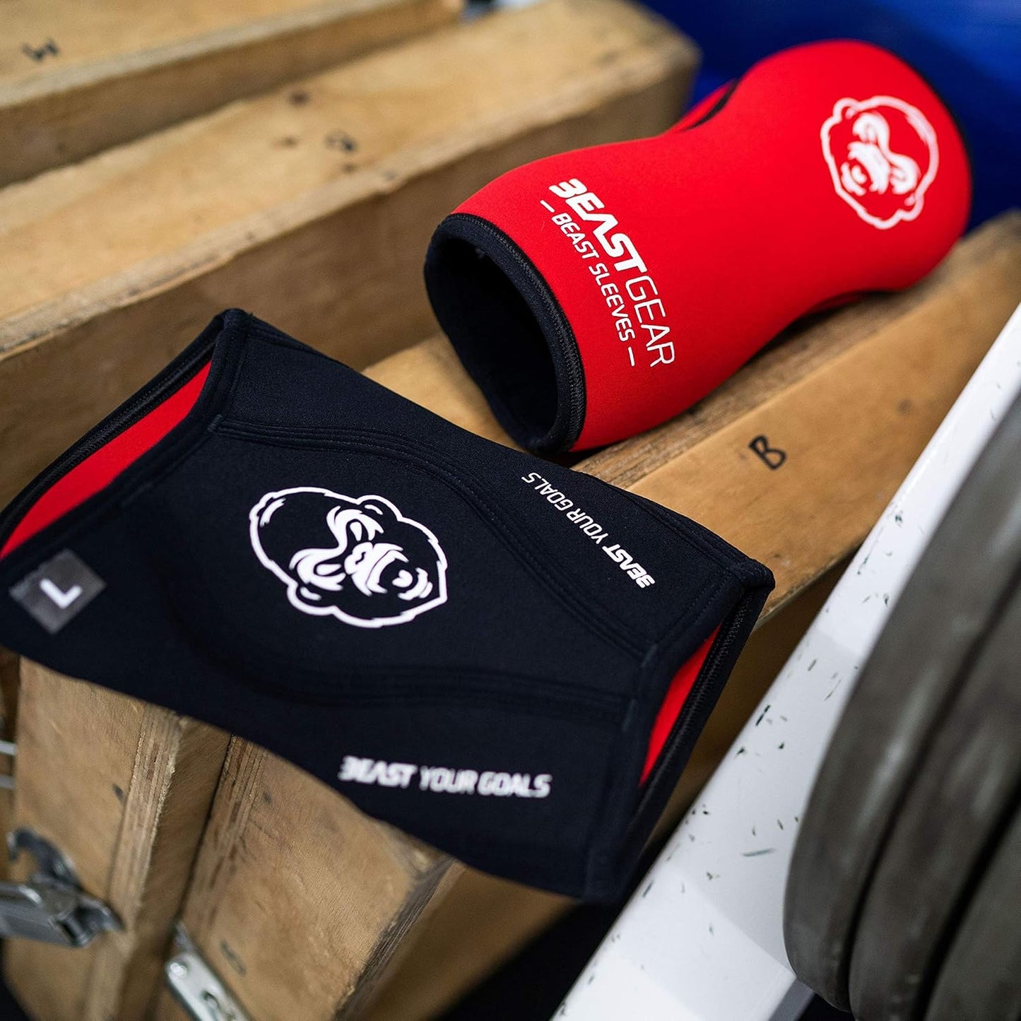 Beast Gear Knee Sleeves for Weightlifting - 5mm Reversible Neoprene Compression Sleeve Pack for Powerlifting, Squats & Running, medium