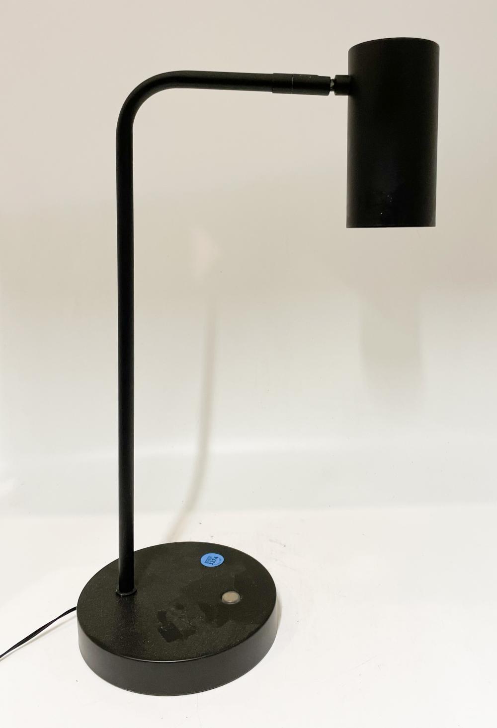 Retro Curved Table Lamp – Black Metal E27 Lamp with Switch